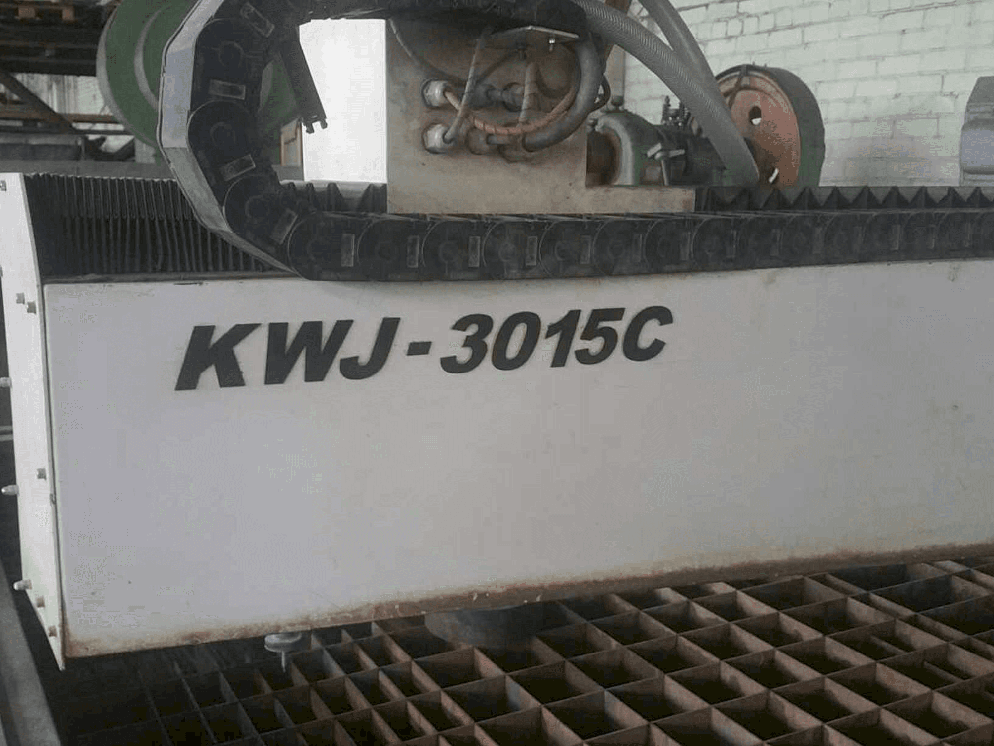 Čelní pohled na Kenner KWJ 3020 C KMT Streamline SL-V 30 stroj