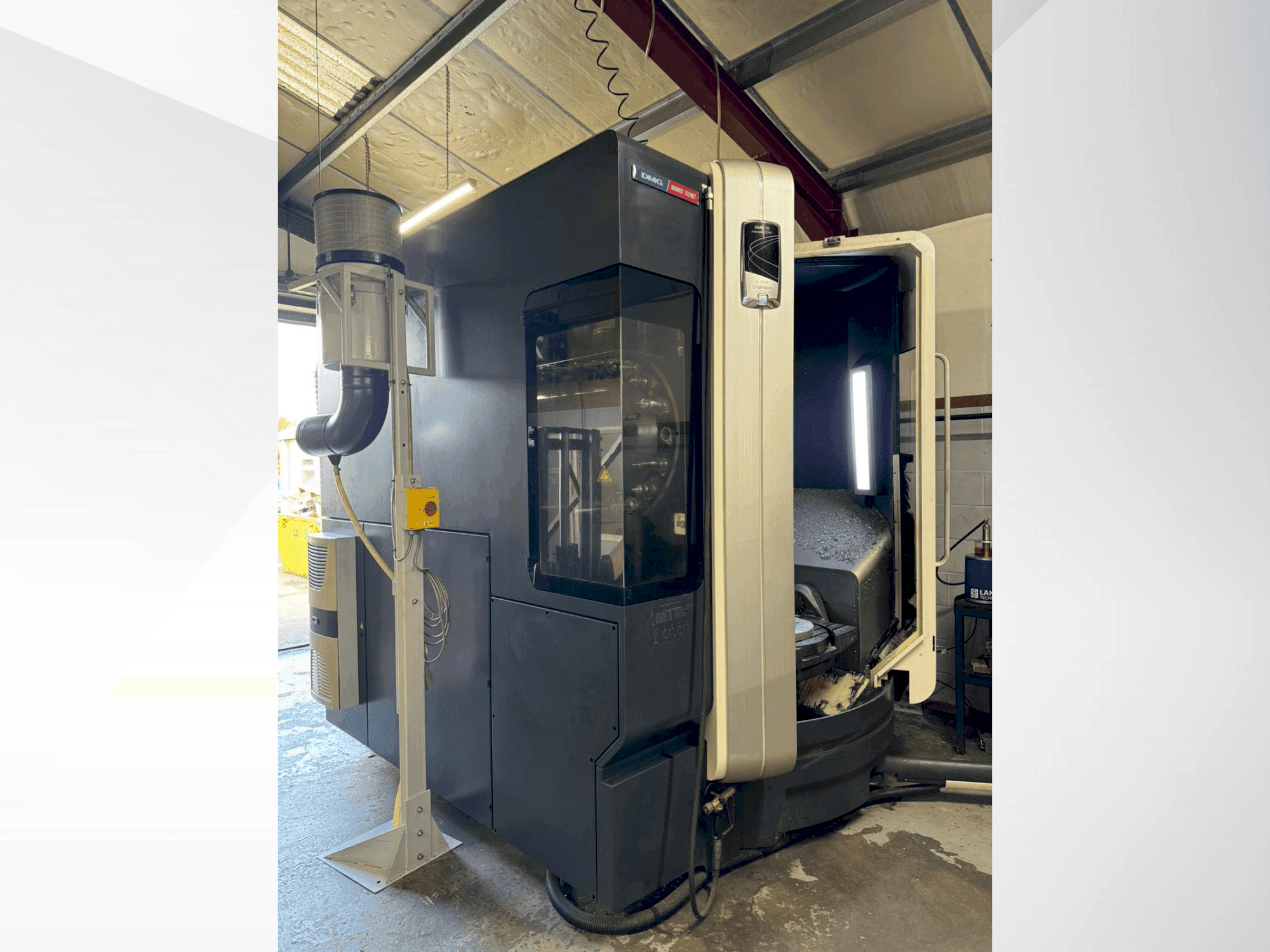 Čelní pohled na DMG MORI DMU 75 Monoblock stroj