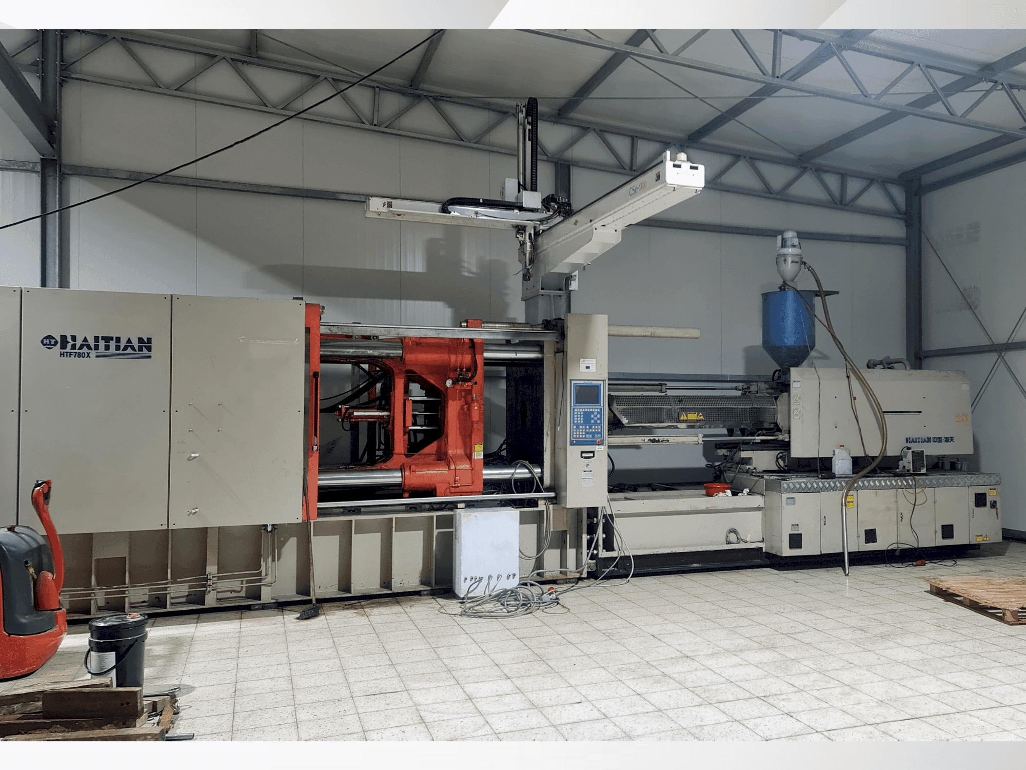 Čelní pohled na HAITIAN HTF 780x stroj