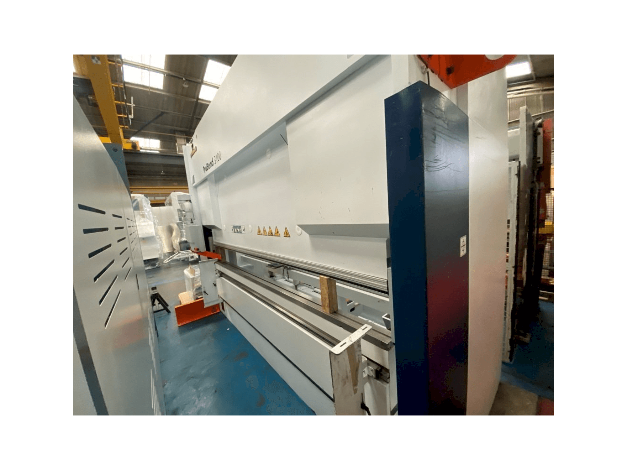 Čelní pohled na Trumpf TruBend 3100 stroj