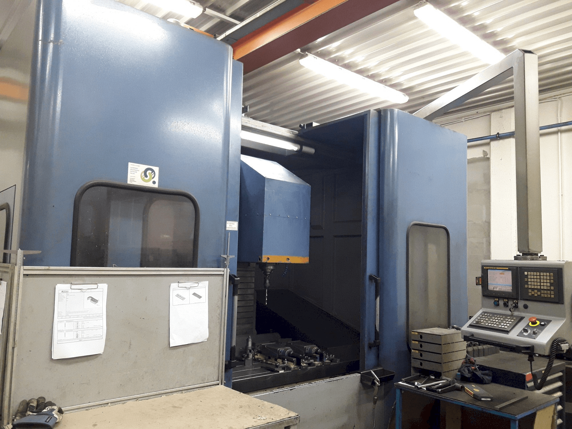 Čelní pohled na Fms Isx12 stroj