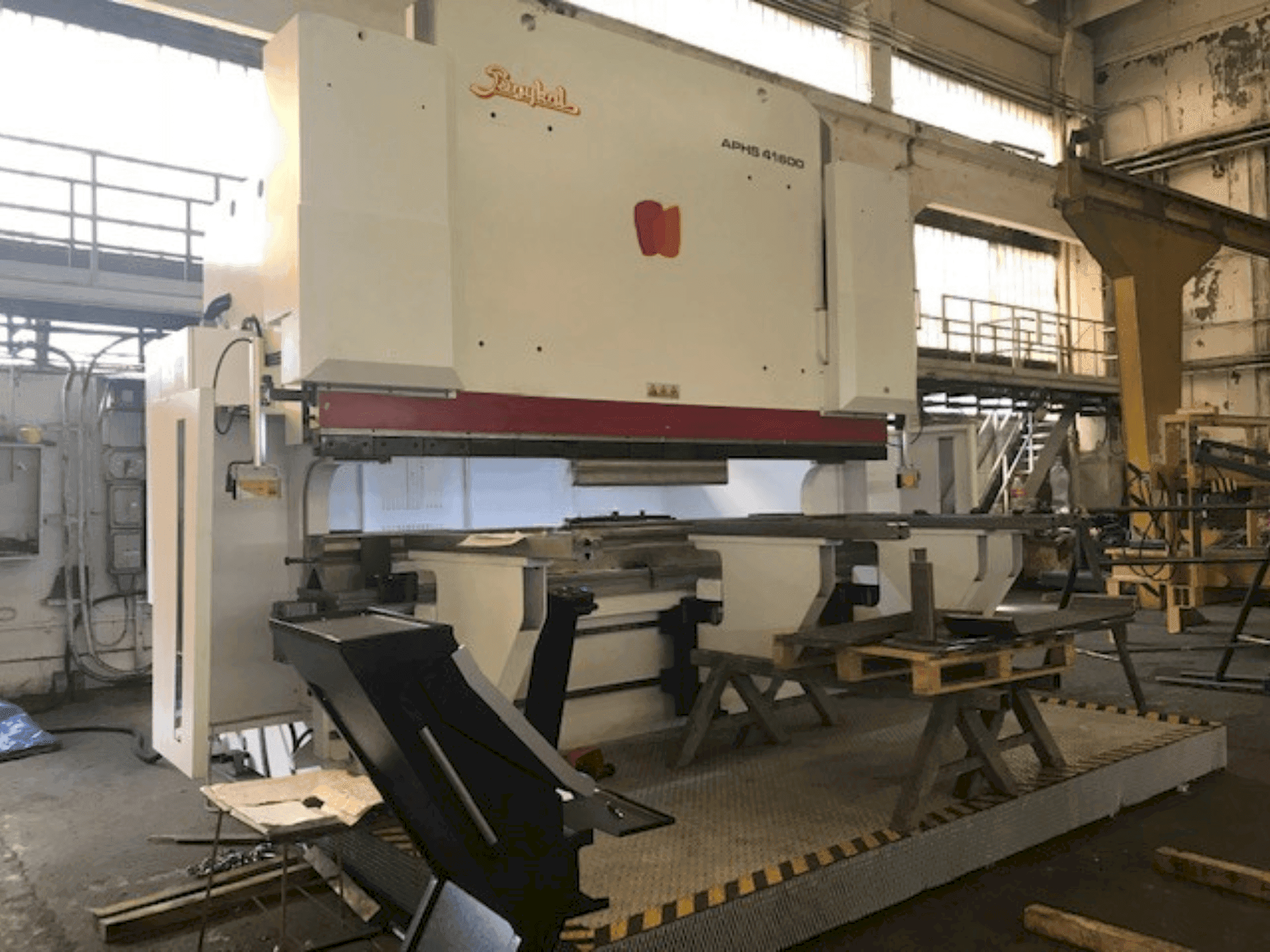 Čelní pohled na Baykal APHS 41600 stroj