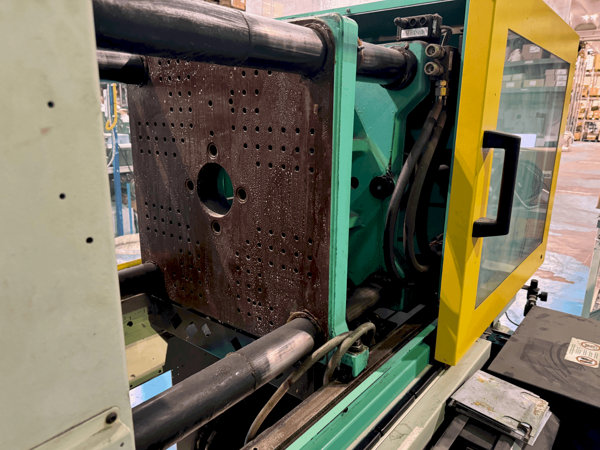 Čelní pohled na Arburg ALLROUNDER CENTEX 470 C 1500-800 stroj