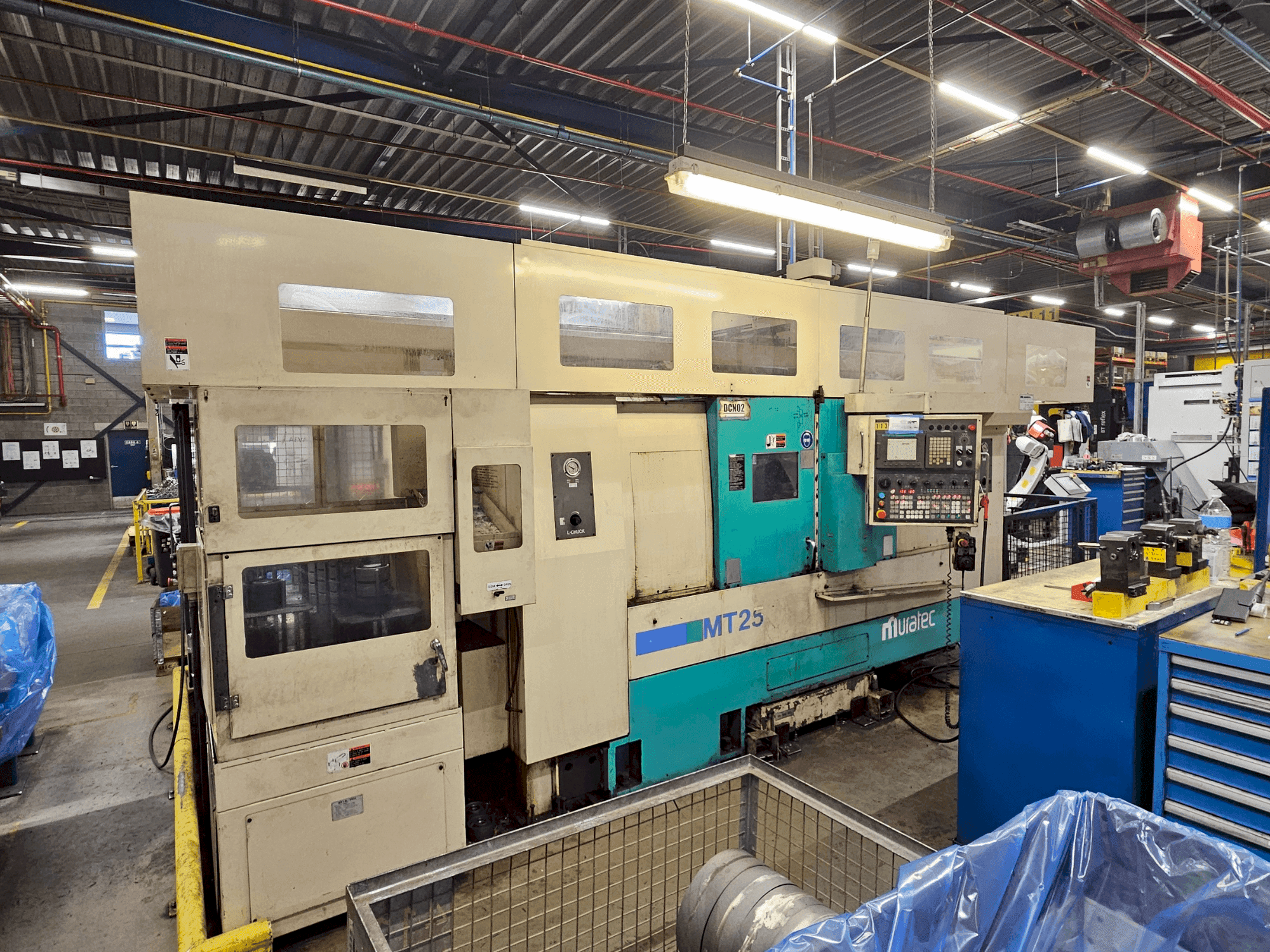 Čelní pohled na Muratec MT25 stroj