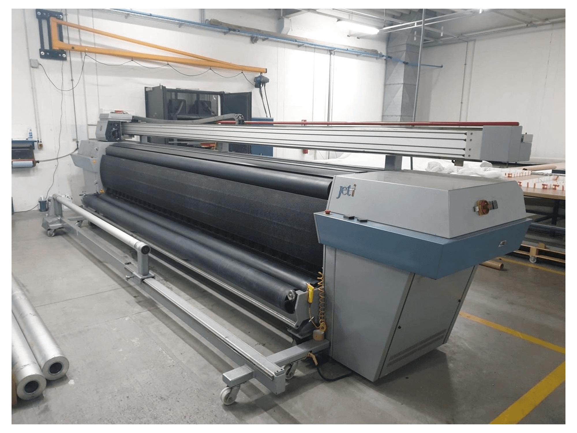 Čelní pohled na JETI 5000 stroj