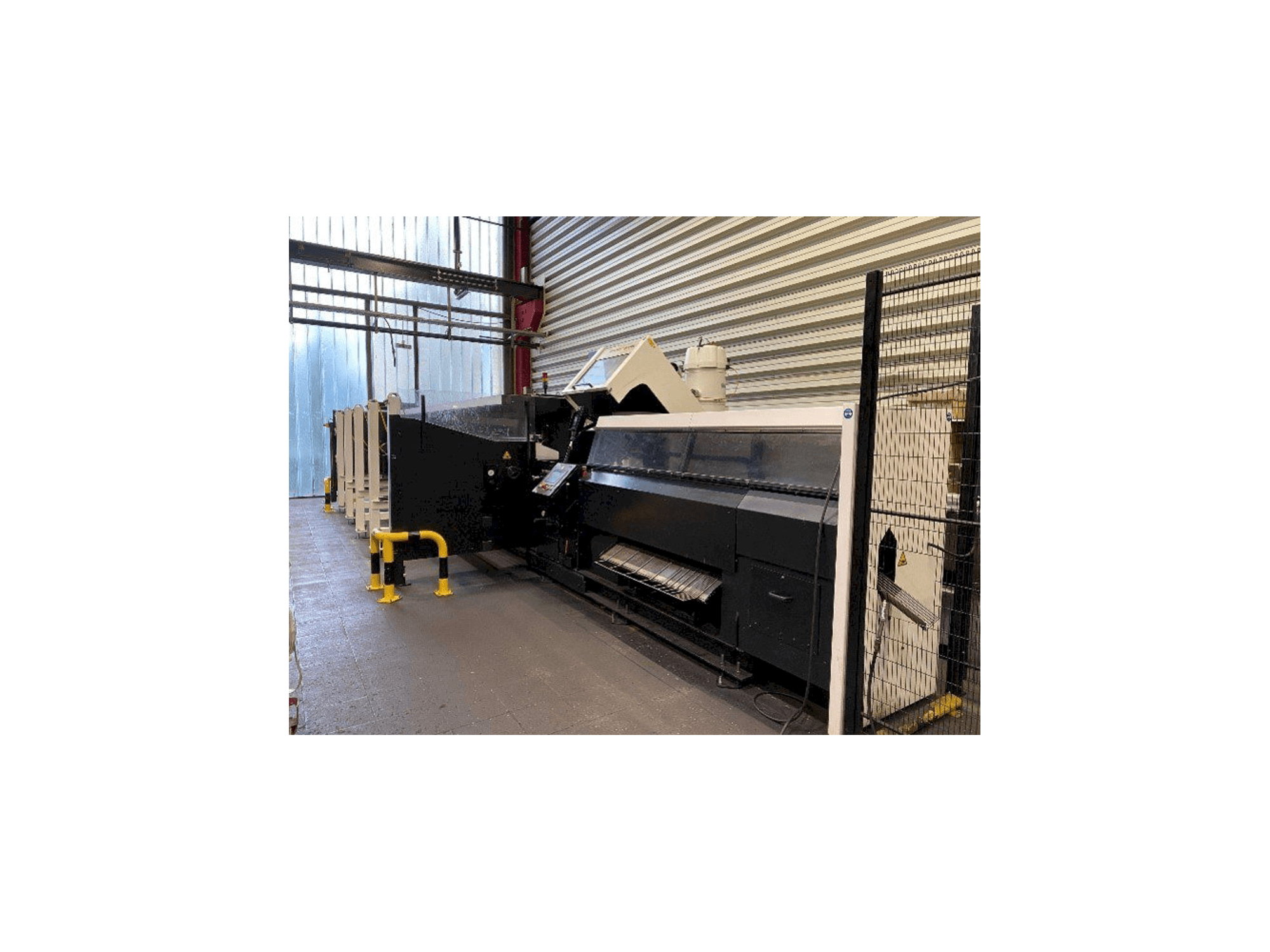 Čelní pohled na RSA RASACUT SC 1000 stroj