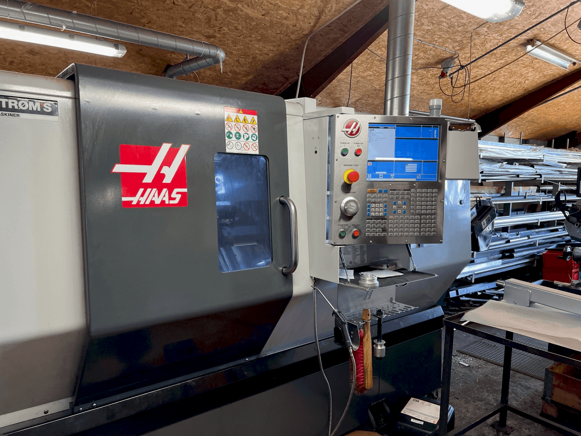 Čelní pohled na HAAS HAAS ST-30Y stroj