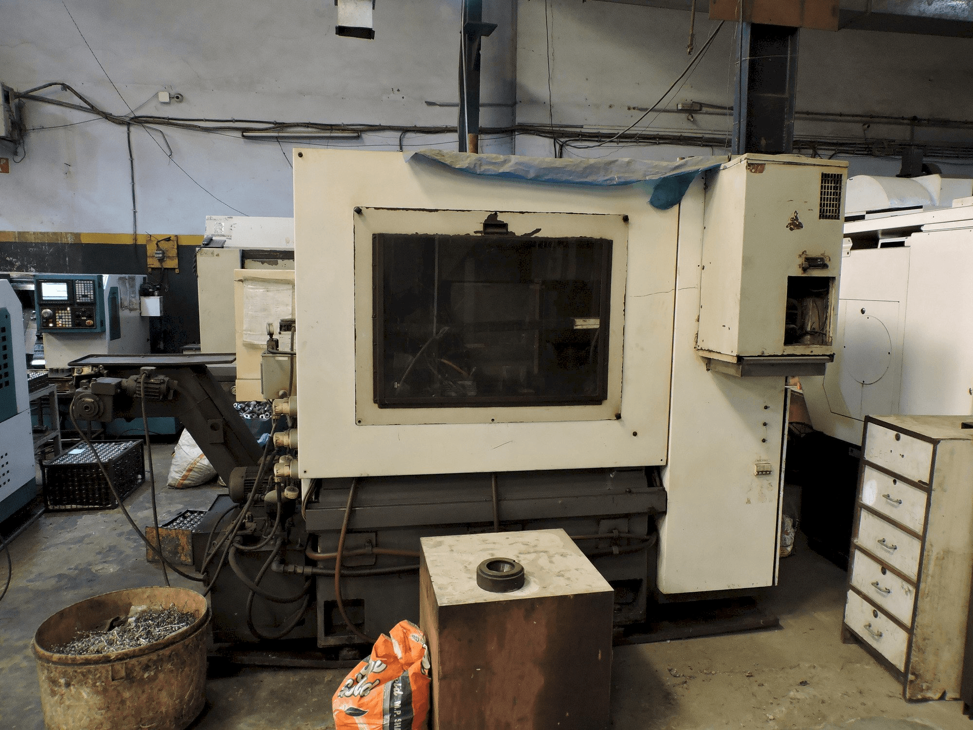 Čelní pohled na JYOTI DX 150 stroj