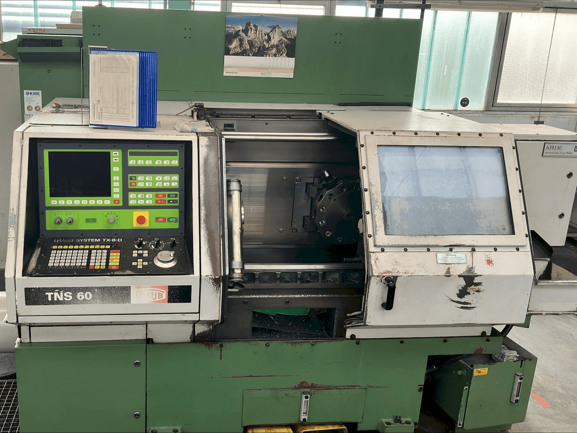 Čelní pohled na TRAUB TNS 60 stroj