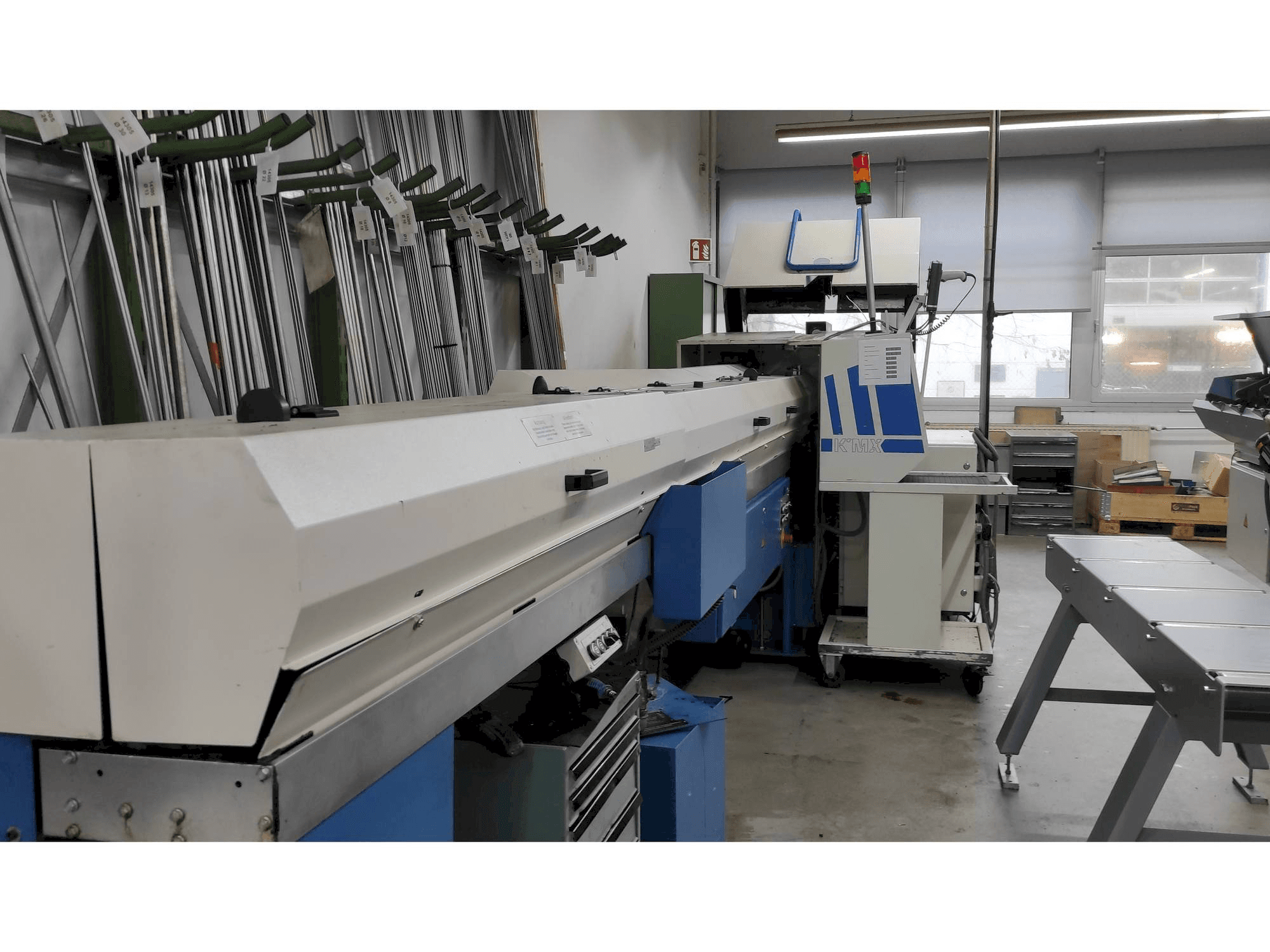 Levý pohled na Manurhin KMX 226 with FMB bar loader stroj