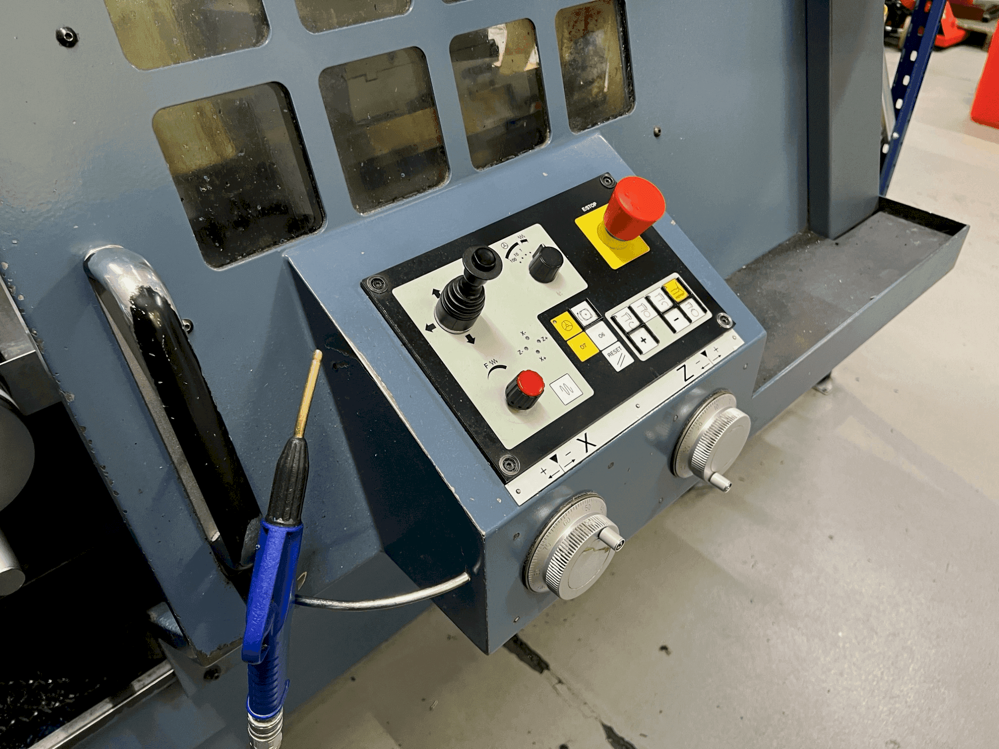 Čelní pohled na PADOVANI E255/1500 stroj