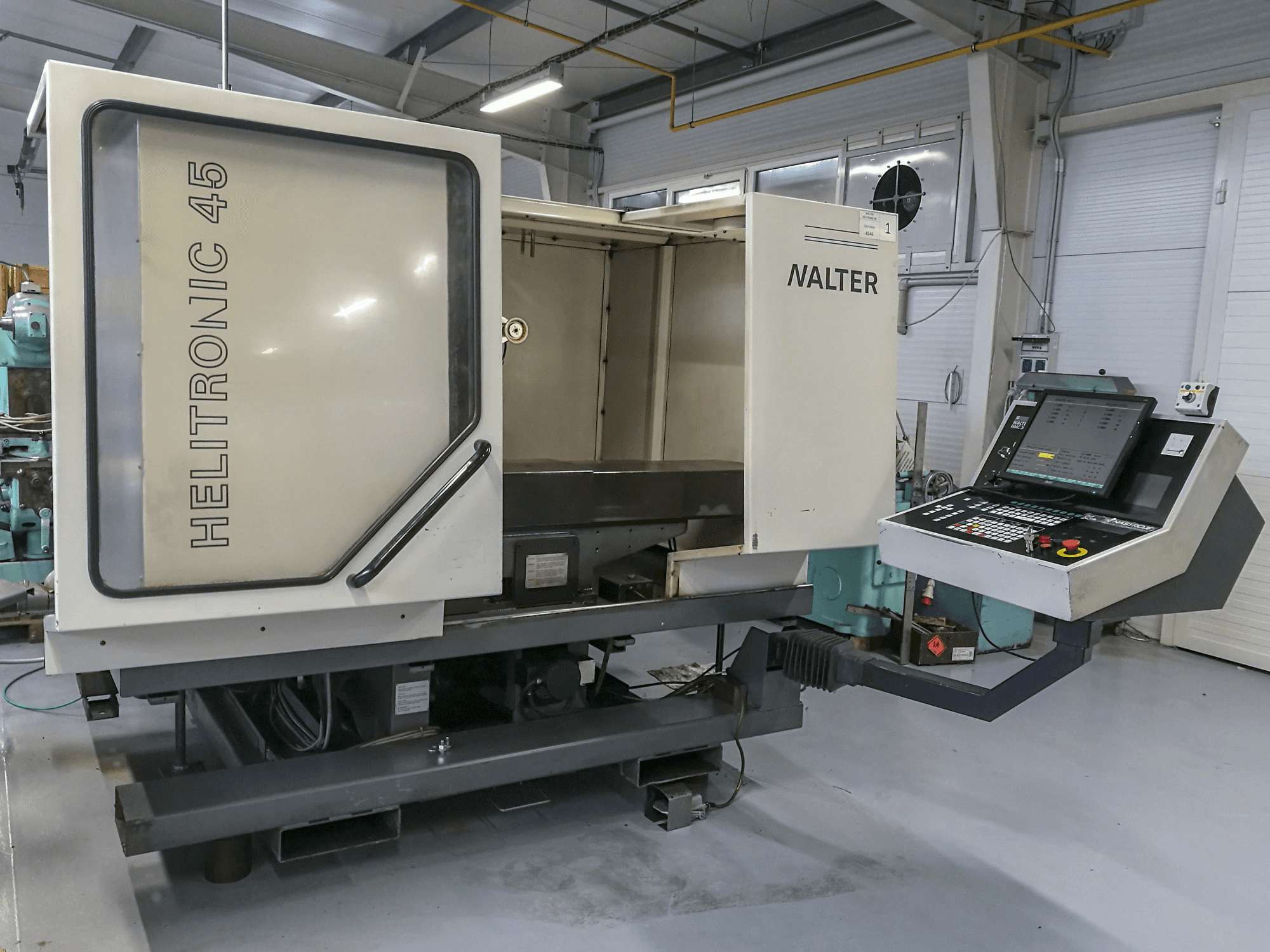 Levý pohled na Walter AG Helitronic 45 stroj