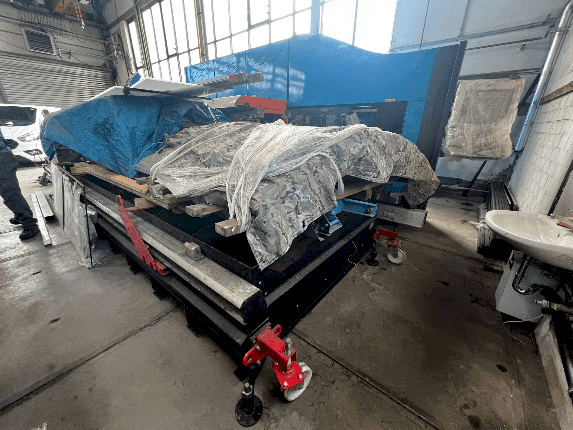 Čelní pohled na Prima Power ZAPHIRO CV5000+CT10 stroj