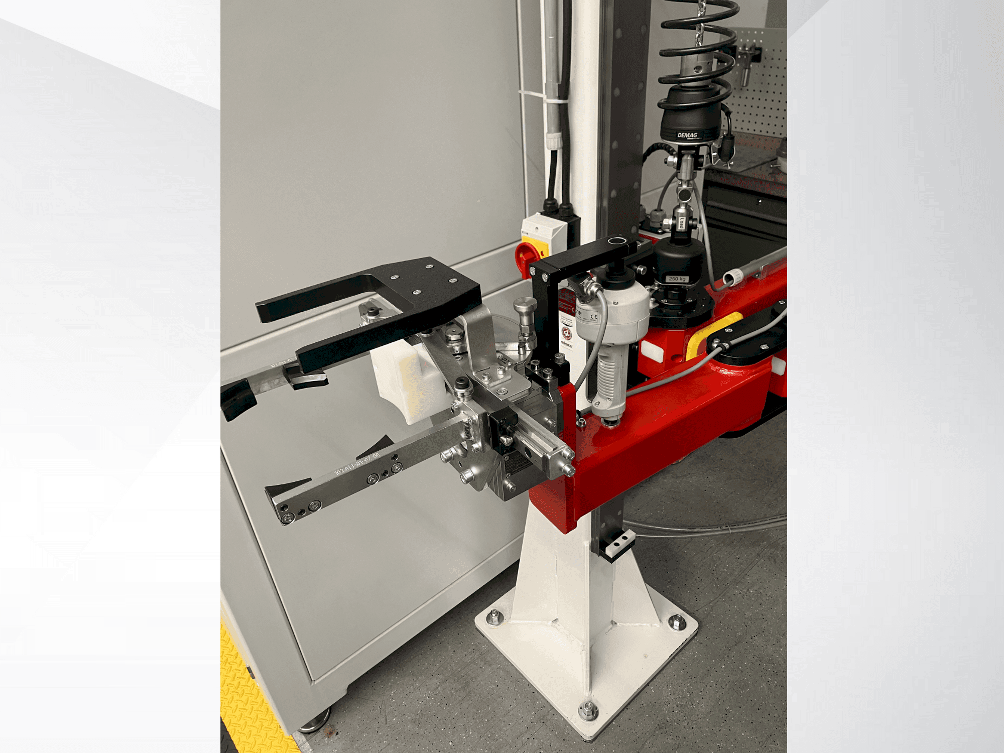 Čelní pohled na MIRECS EasyLift stroj