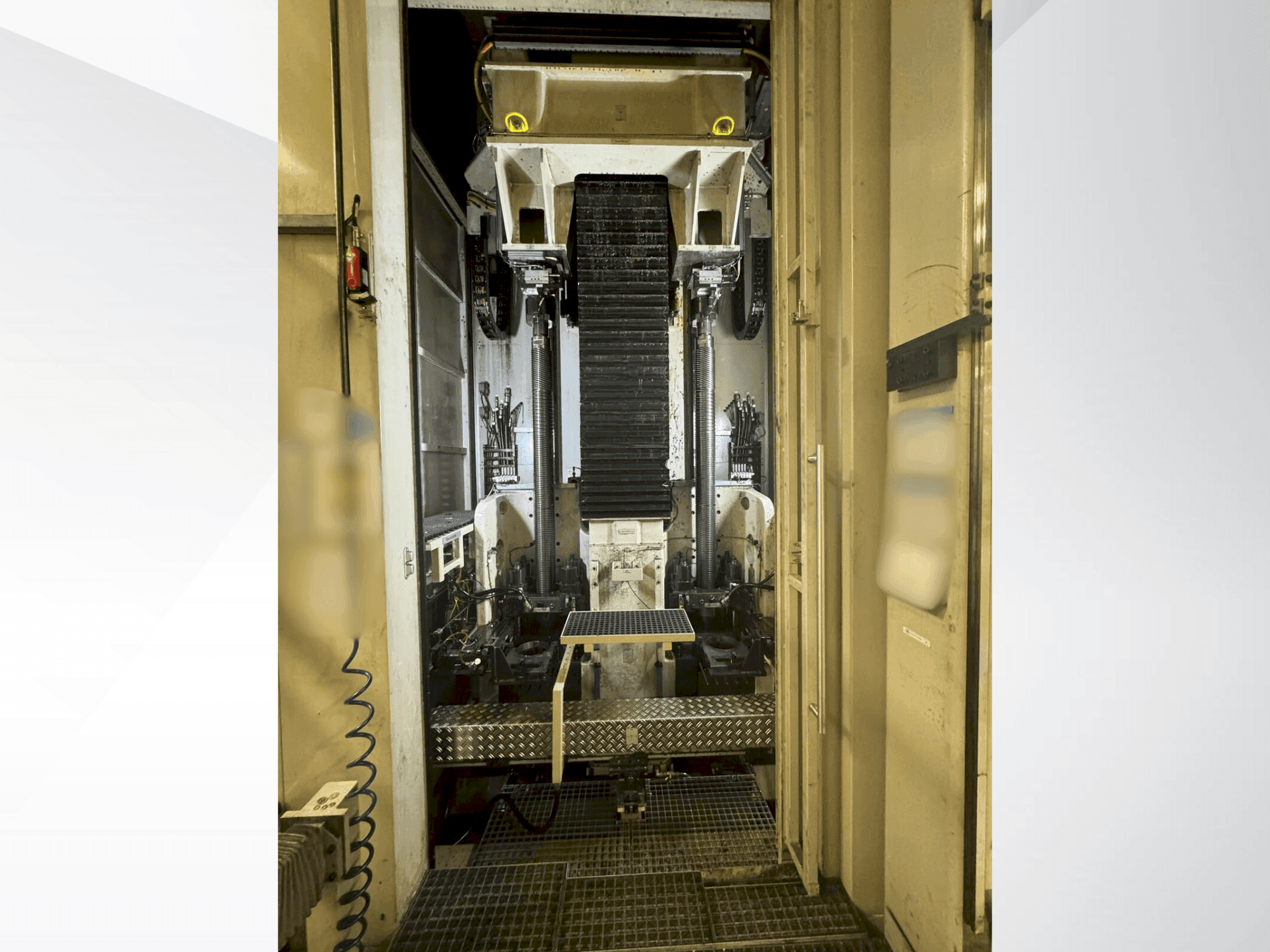 Čelní pohled na FORST RISH 60x2125x630 stroj