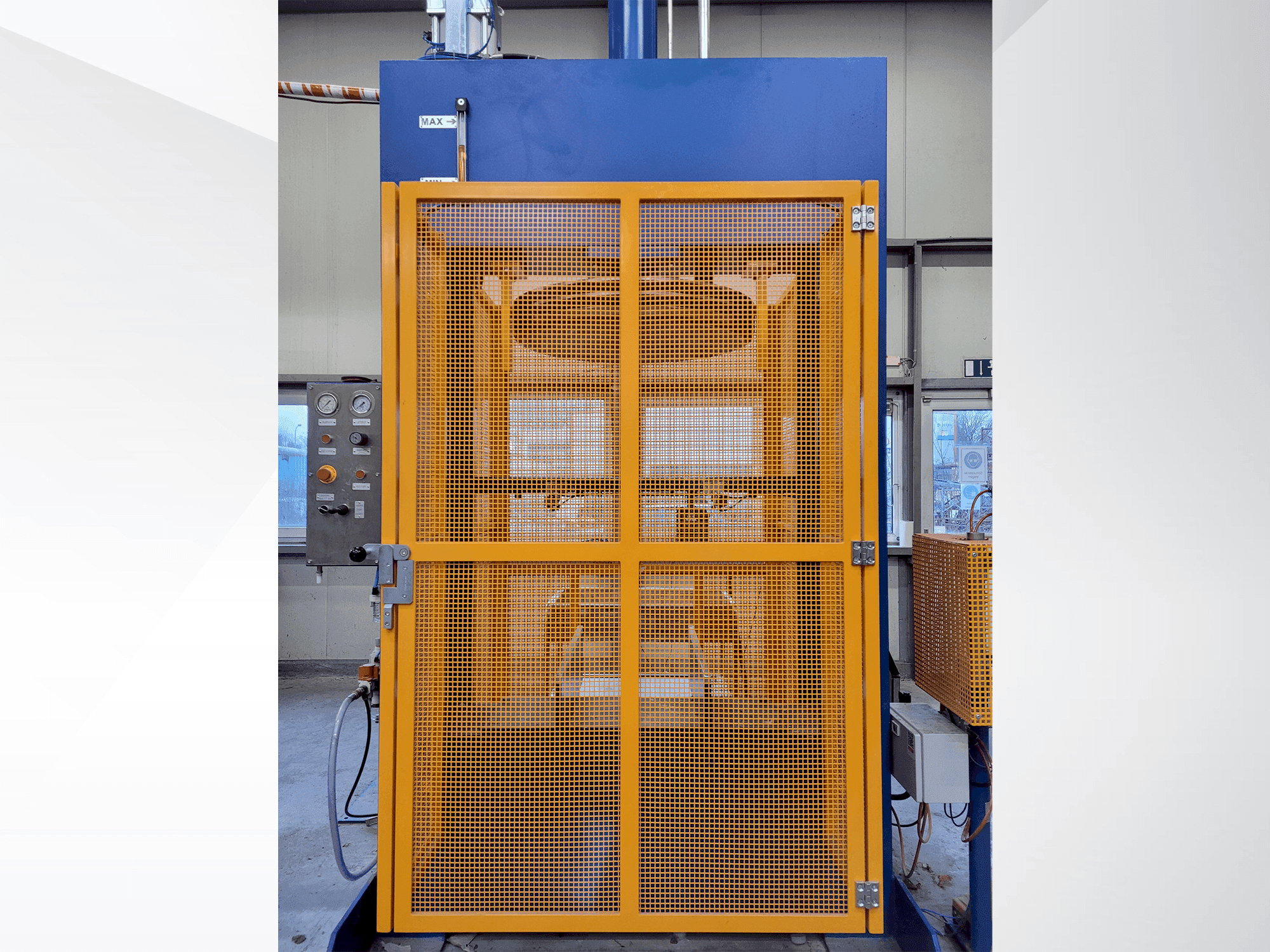 Čelní pohled na NANINNI RENATO PV- EXTRUDER MOD.PV800M-AT stroj