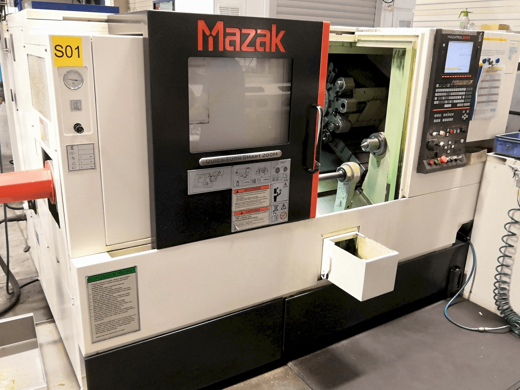 Čelní pohled na Mazak Quick Turn Smart 200M stroj