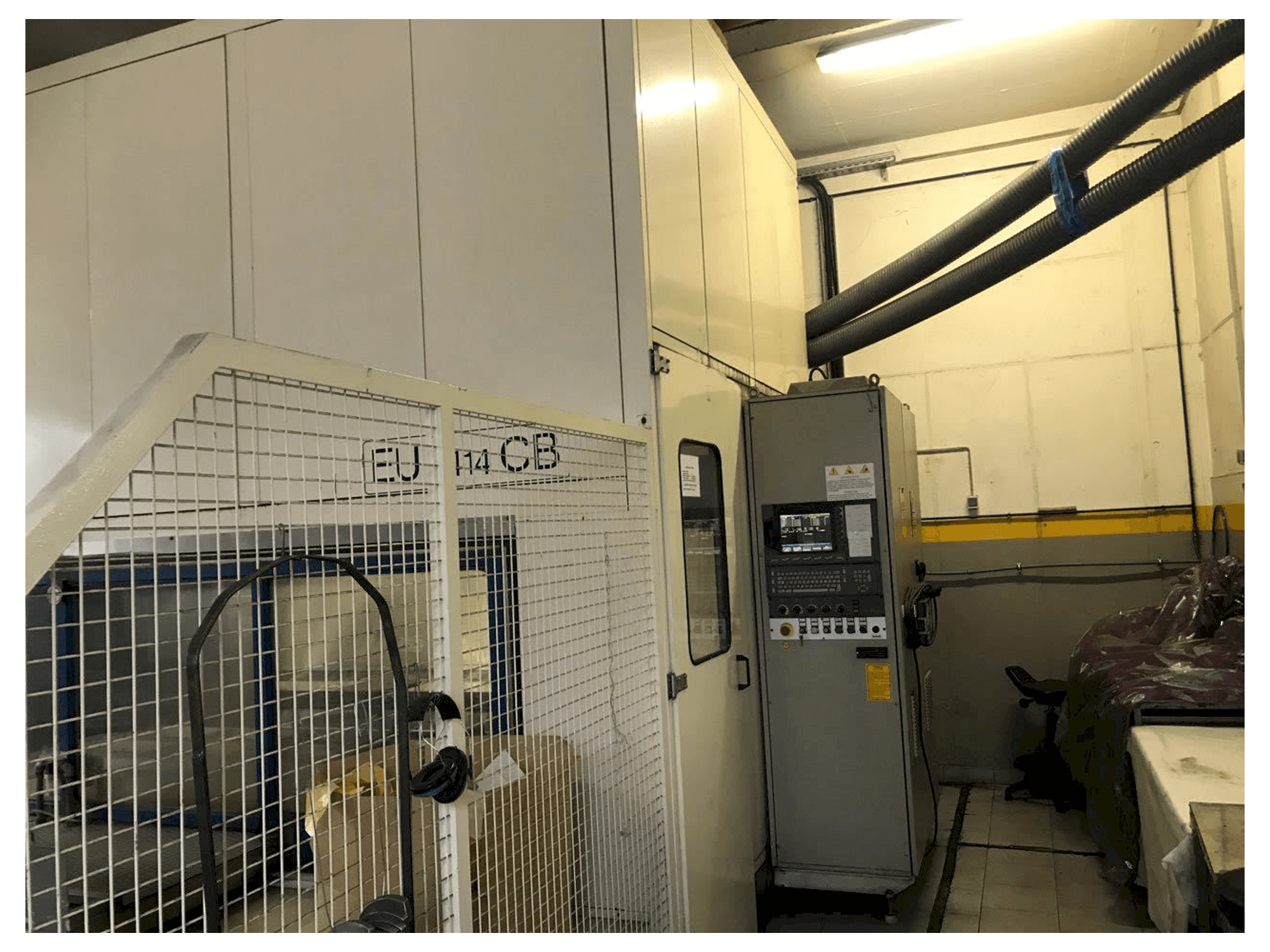 Levý boční pohled na Belotti EU3414PWCB stroj