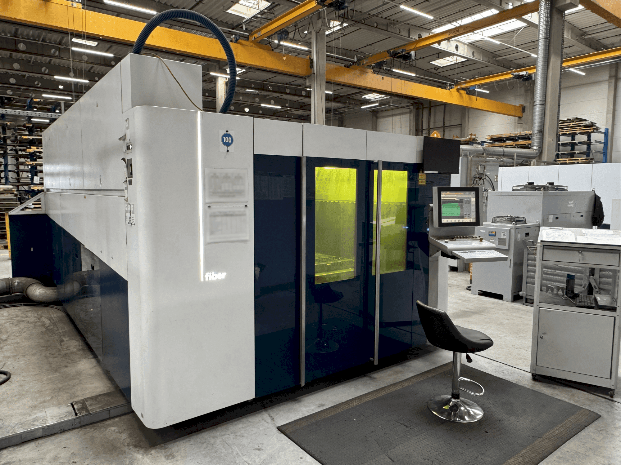 Čelní pohled na TRUMPF TruLaser 5030 Fiber stroj
