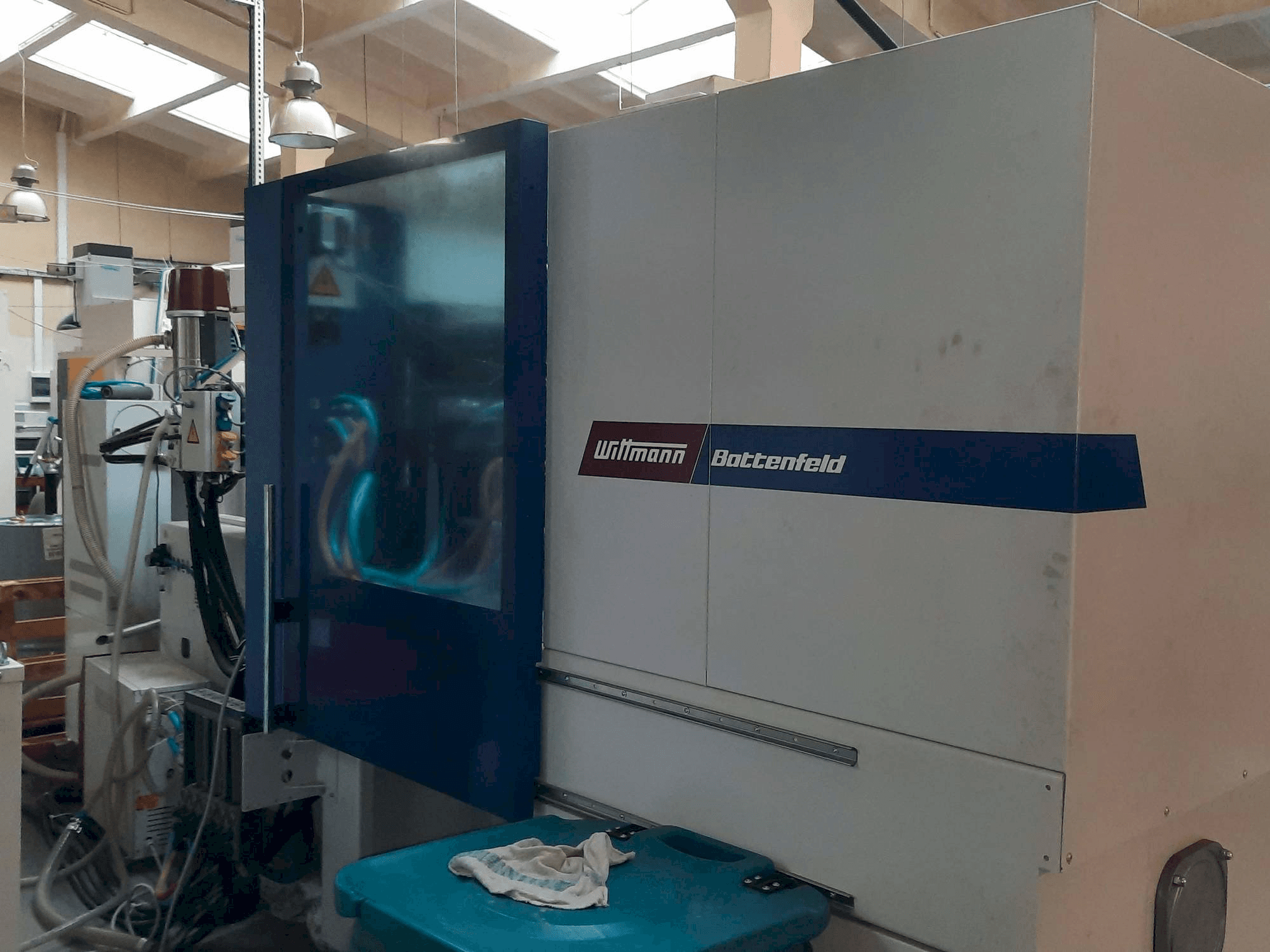 Čelní pohled na Battenfeld SmartPower 110/350 stroj