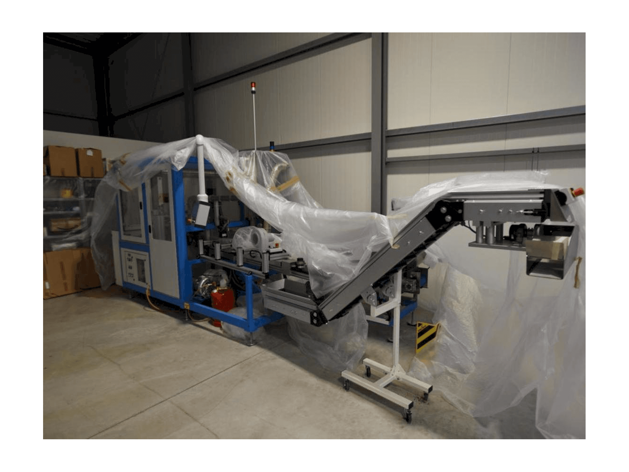 Levý boční pohled na TAMPOPRINT Closure Print C stroj