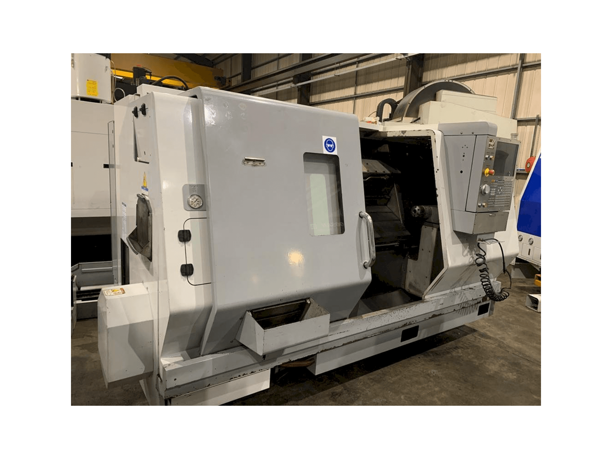 Čelní pohled na HAAS SL-30 THE stroj