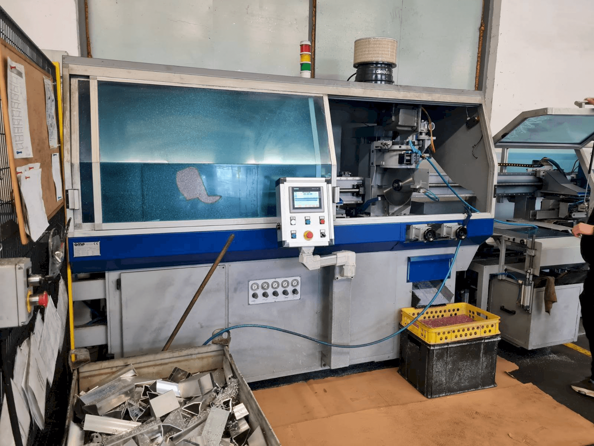 Čelní pohled na OMP EURO 400 CMCNPRL stroj