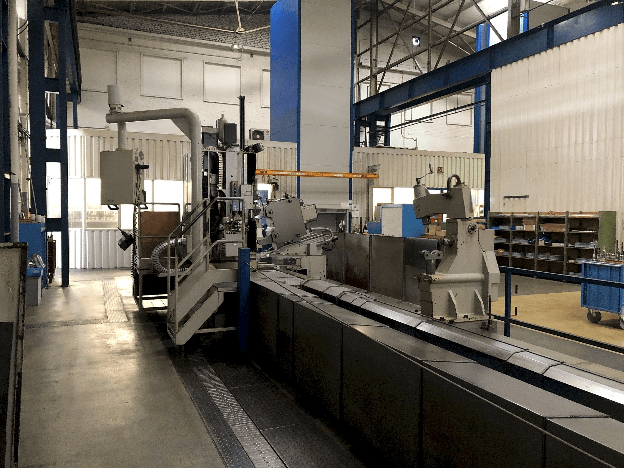 Čelní pohled na Tacchi Giacomo HD/3-120L CNC stroj