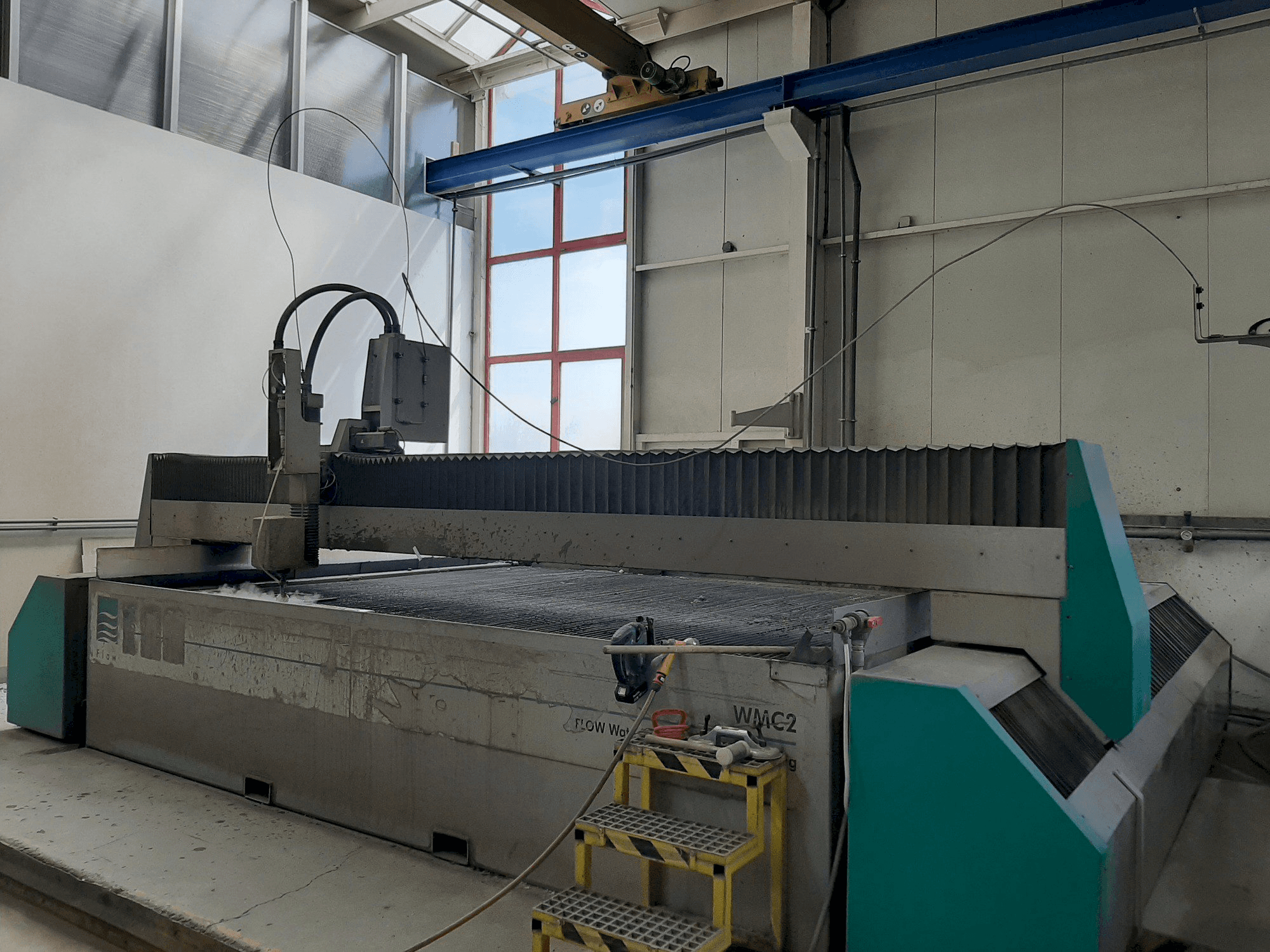 Čelní pohled na Flow WMC2 4030 stroj