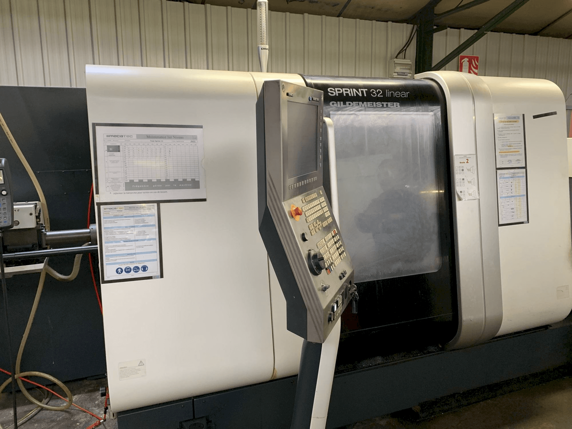 Čelní pohled na DMG SPRINT 32 linear stroj