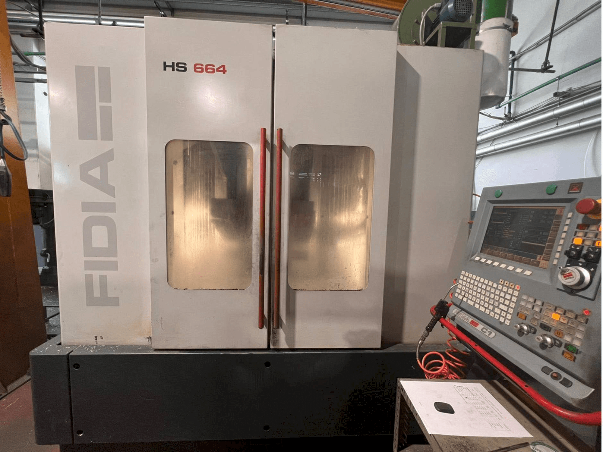 Čelní pohled na Fidia HS 664 stroj