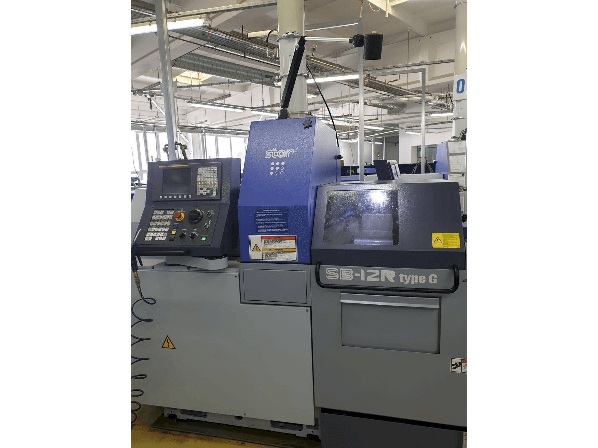 Čelní pohled na Star SB12 RG stroj