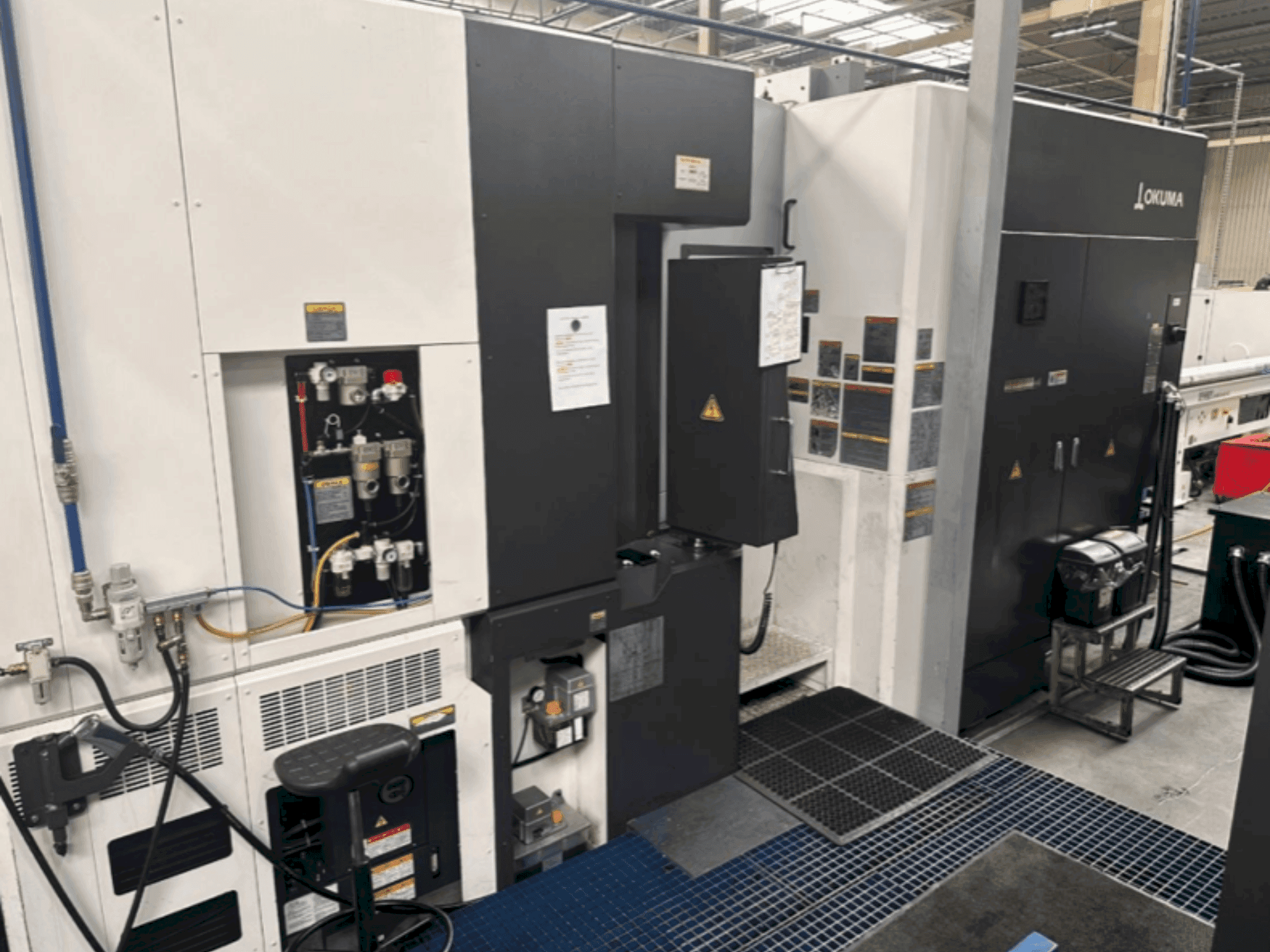 Čelní pohled na Okuma MA 600H II (2019) stroj