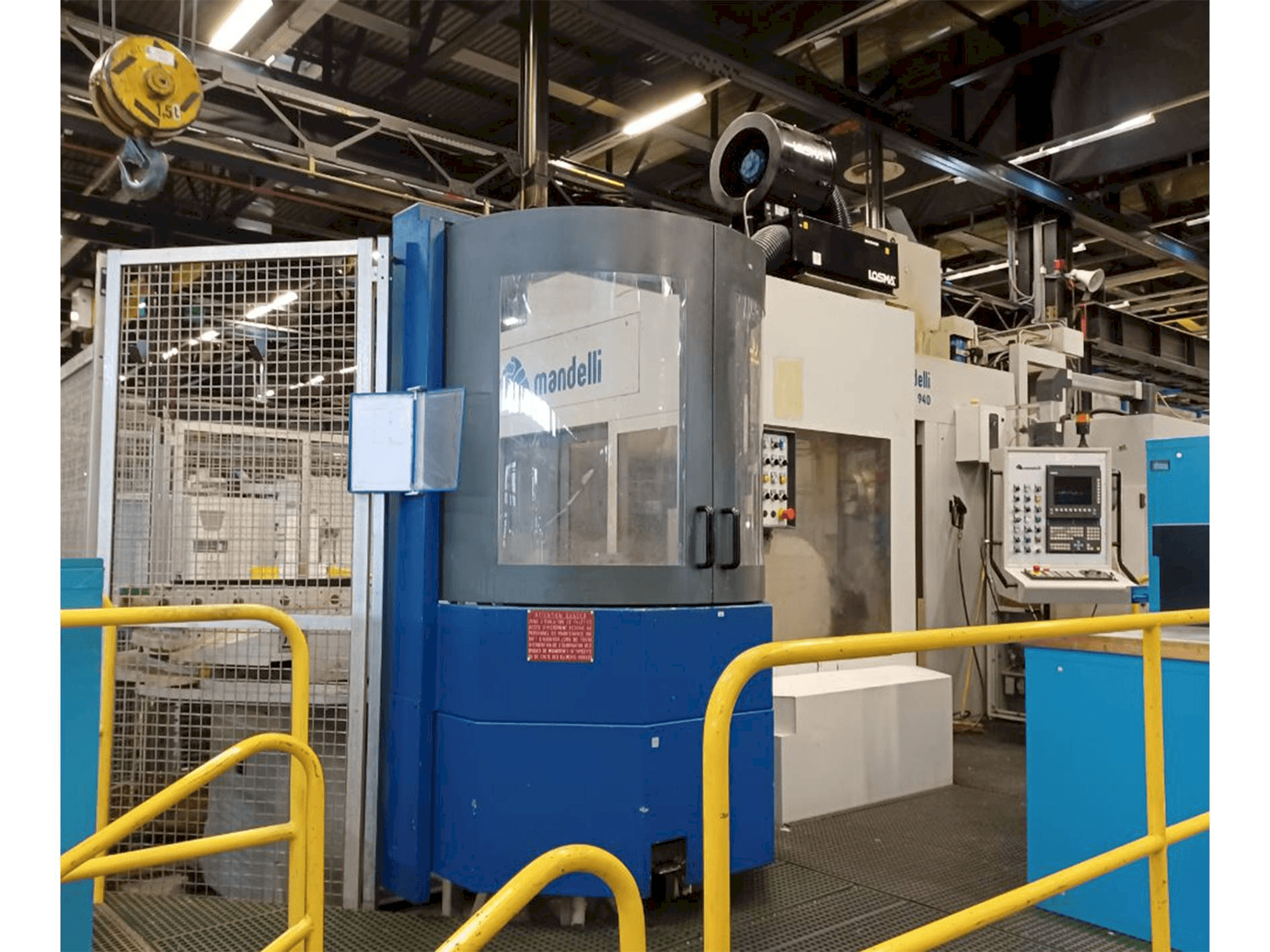 Čelní pohled na Mandelli STORM 940 stroj