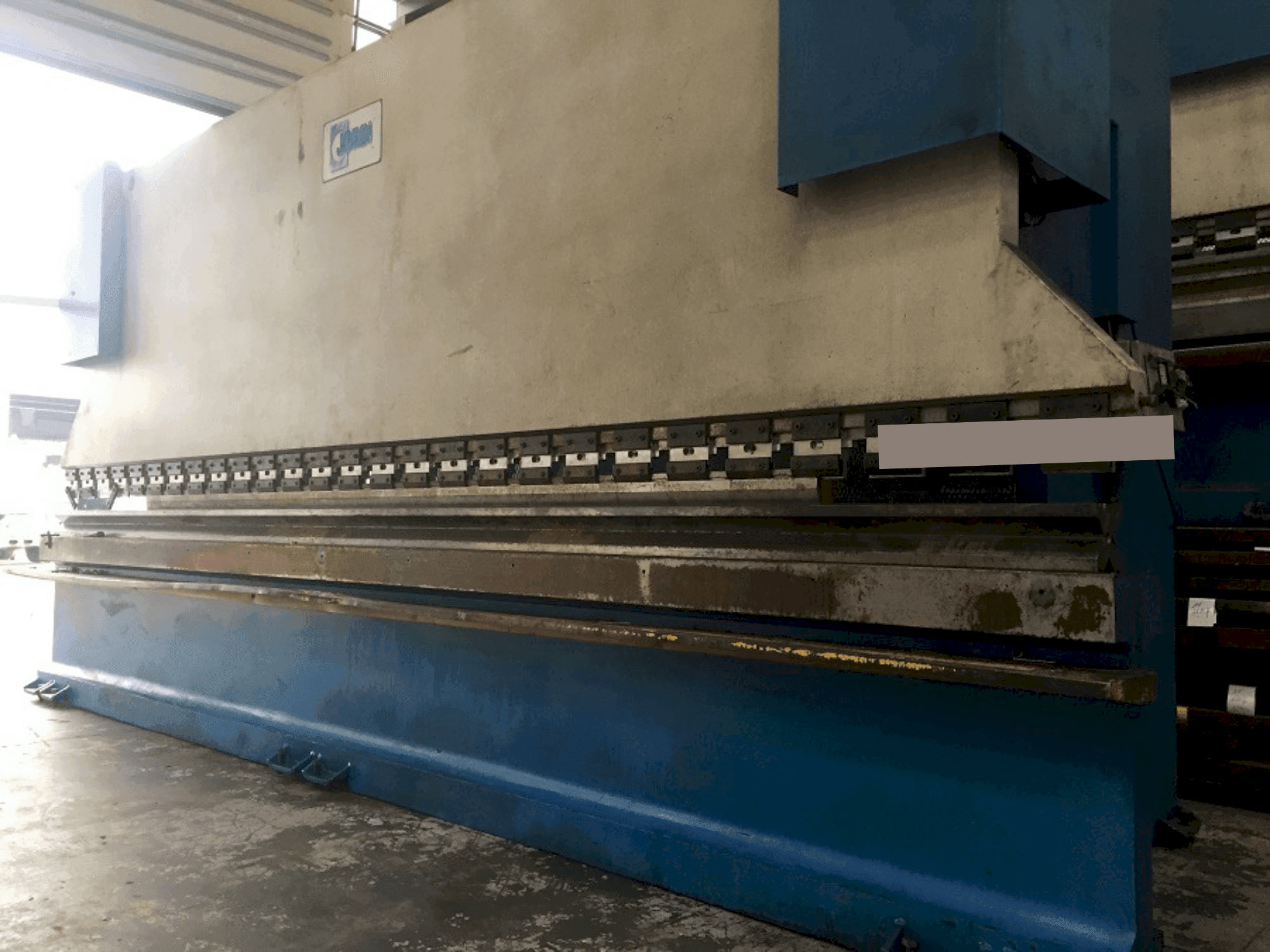 Levý boční pohled na JORDI PH6100 - 180 (2003) stroj