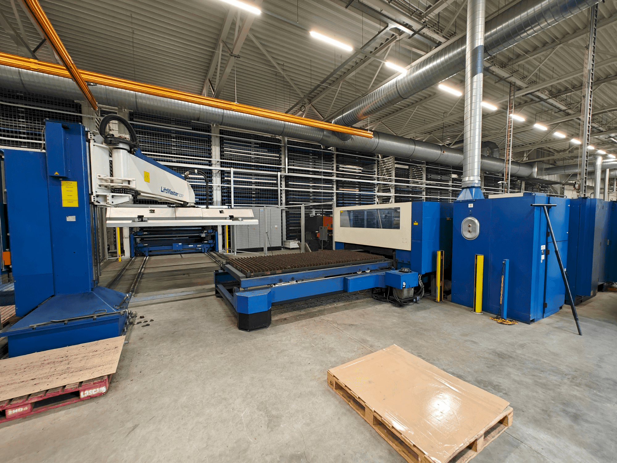 Čelní pohled na TRUMPF Trumatic L3050 stroj