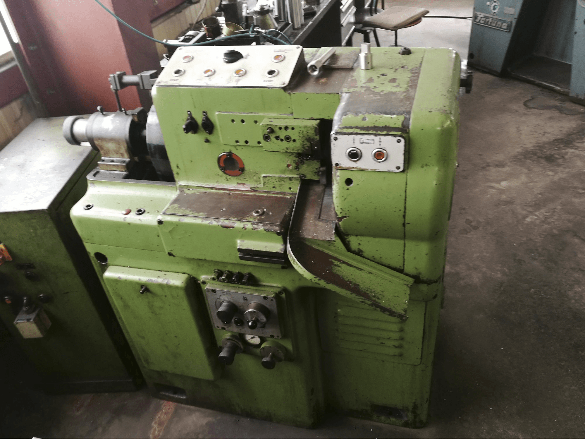 Čelní pohled na Hahn+Kolb Tornomat 2-672 stroj