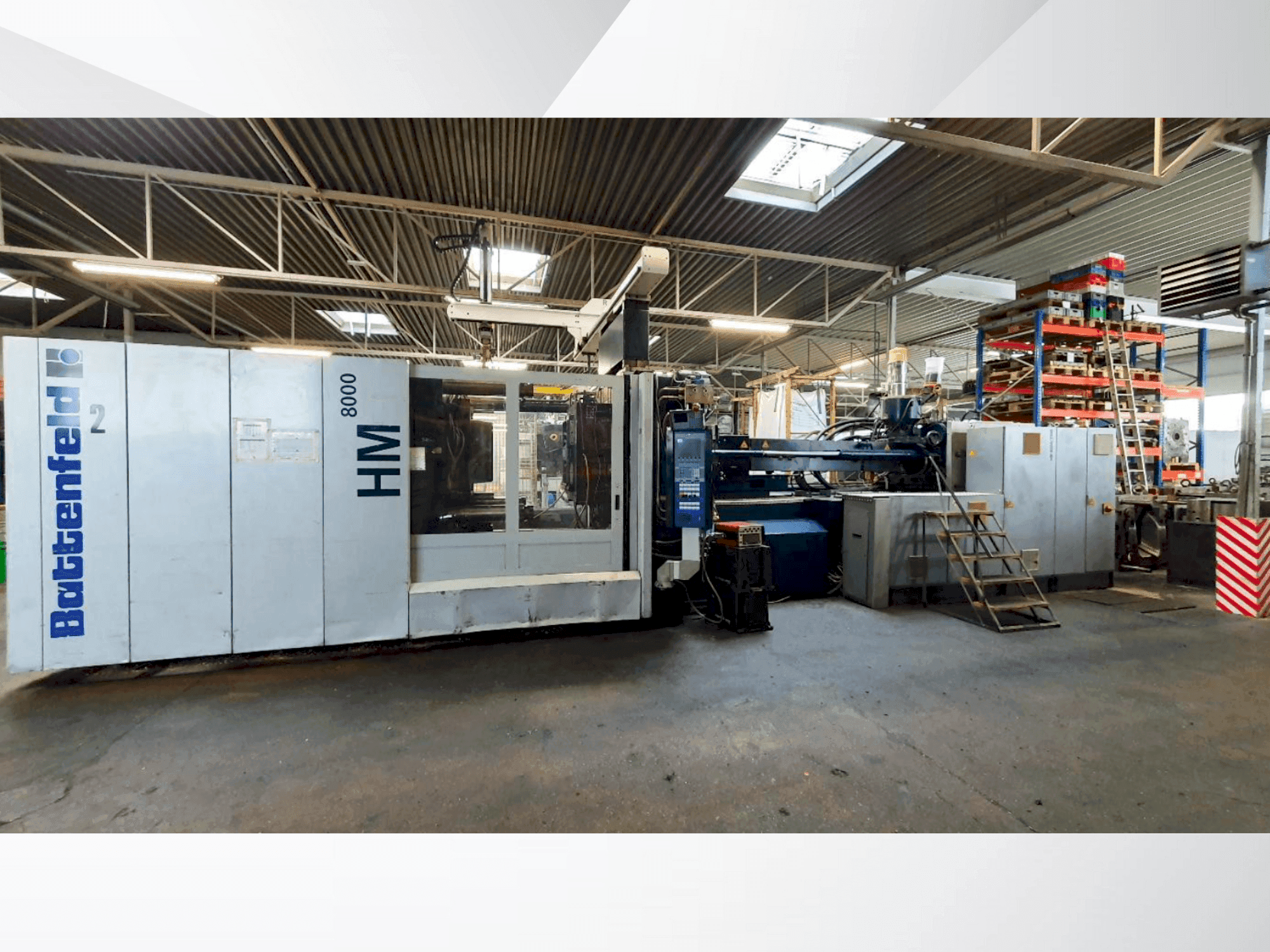 Čelní pohled na Battenfeld HM 2P 800-7700 stroj