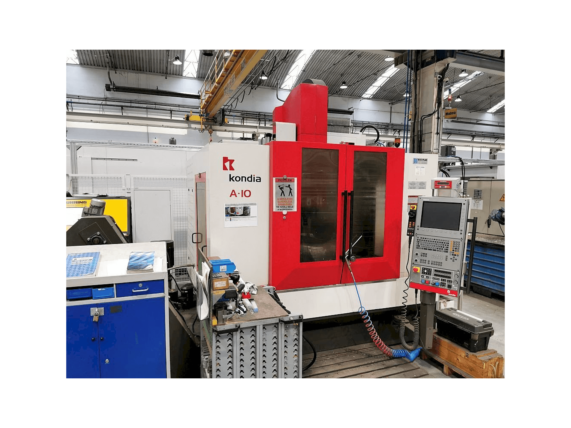 Čelní pohled na KONDIA A10 stroj