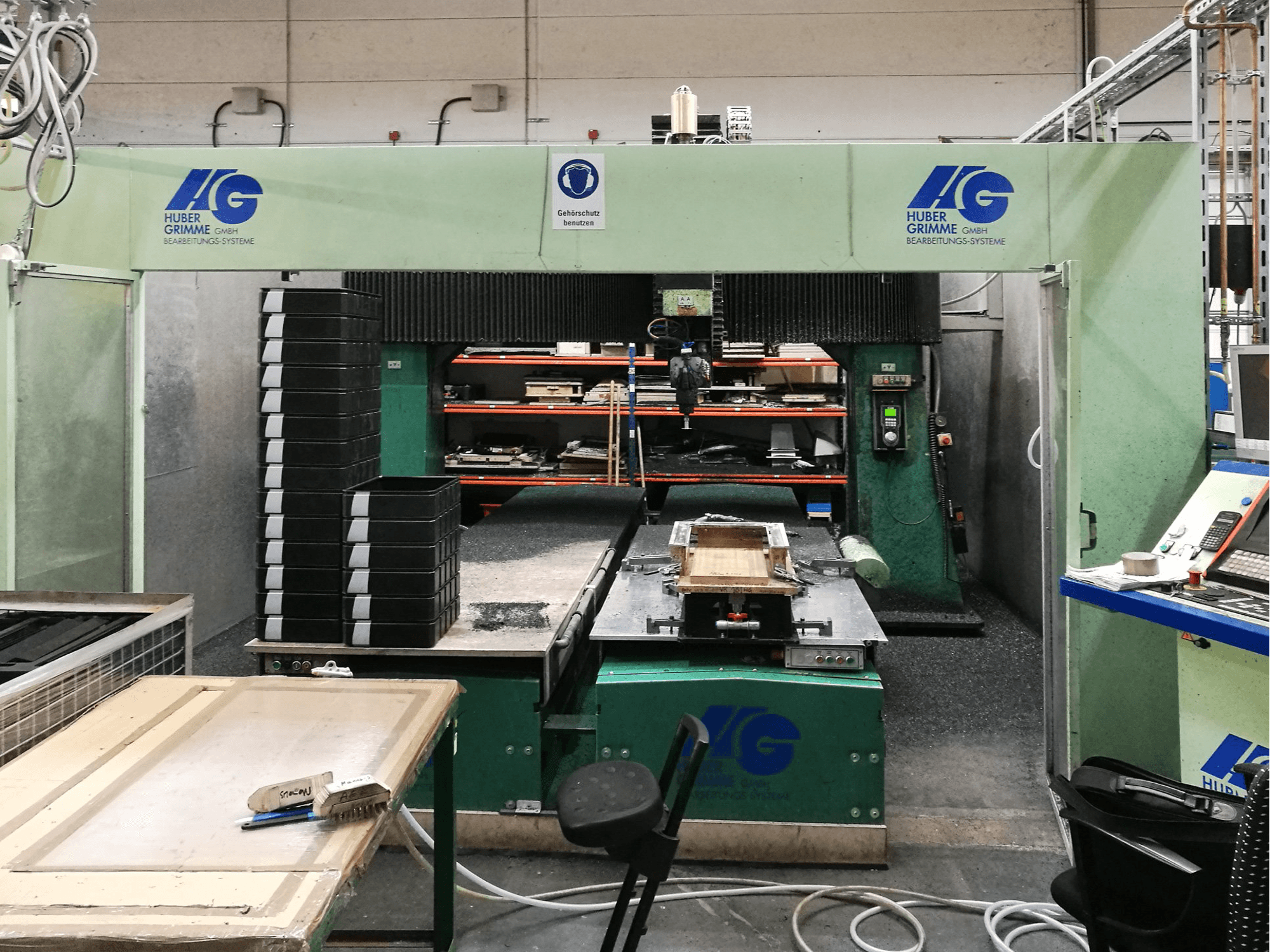 Čelní pohled na Huber&Grimme HG3000T stroj