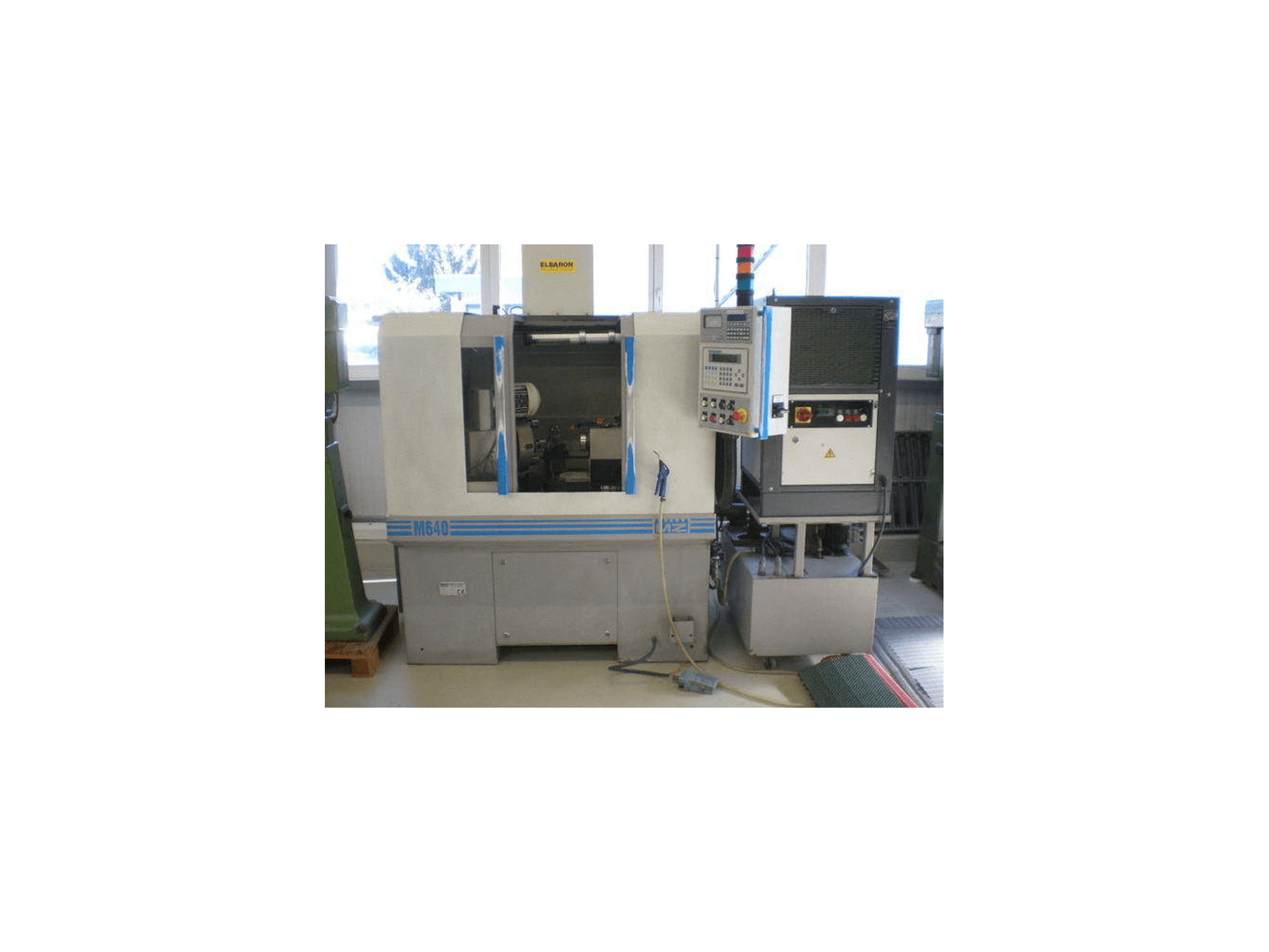 Čelní pohled na Monnier & Zahner M640 stroj