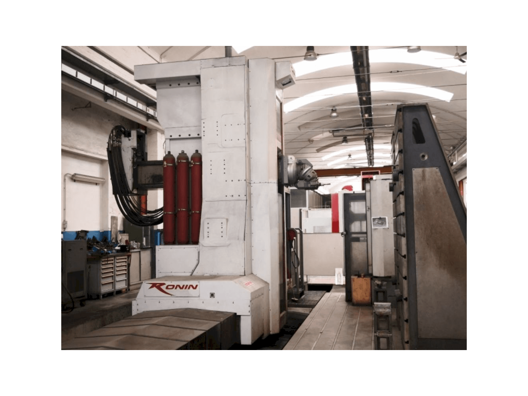 Čelní pohled na FPT Ronin stroj