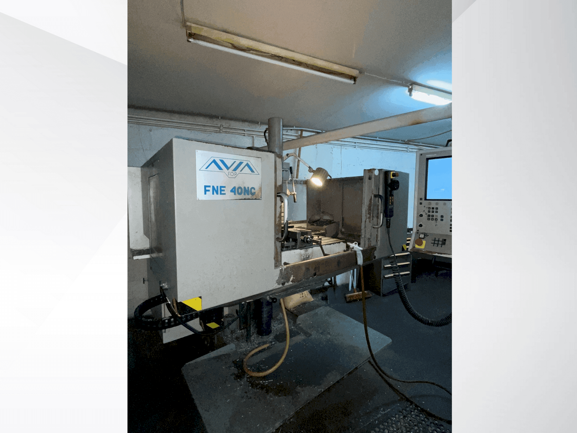 Čelní pohled na Avia FNE 40NC stroj