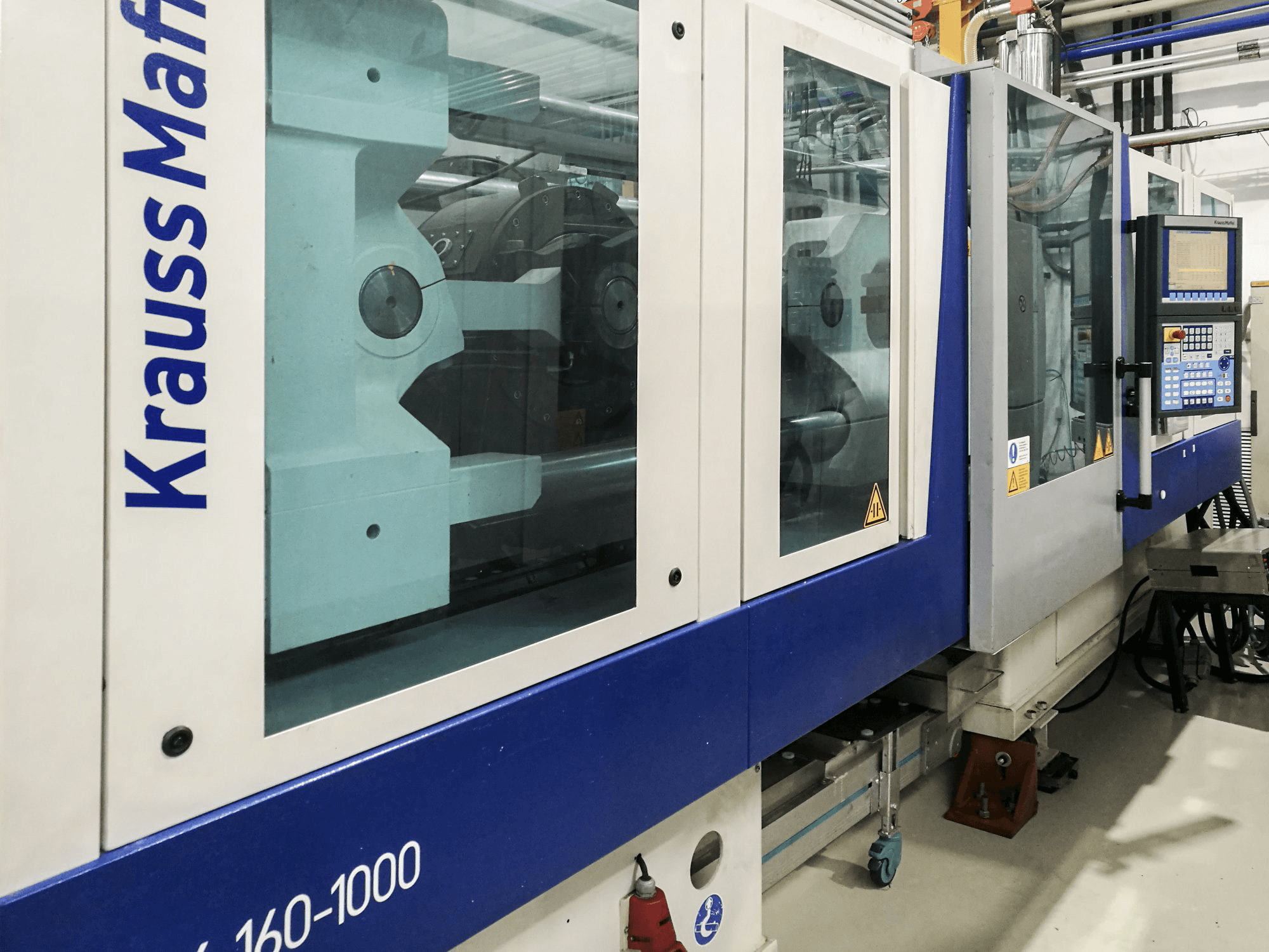 Levý pohled na Krauss Maffei 160-1000 EX stroj