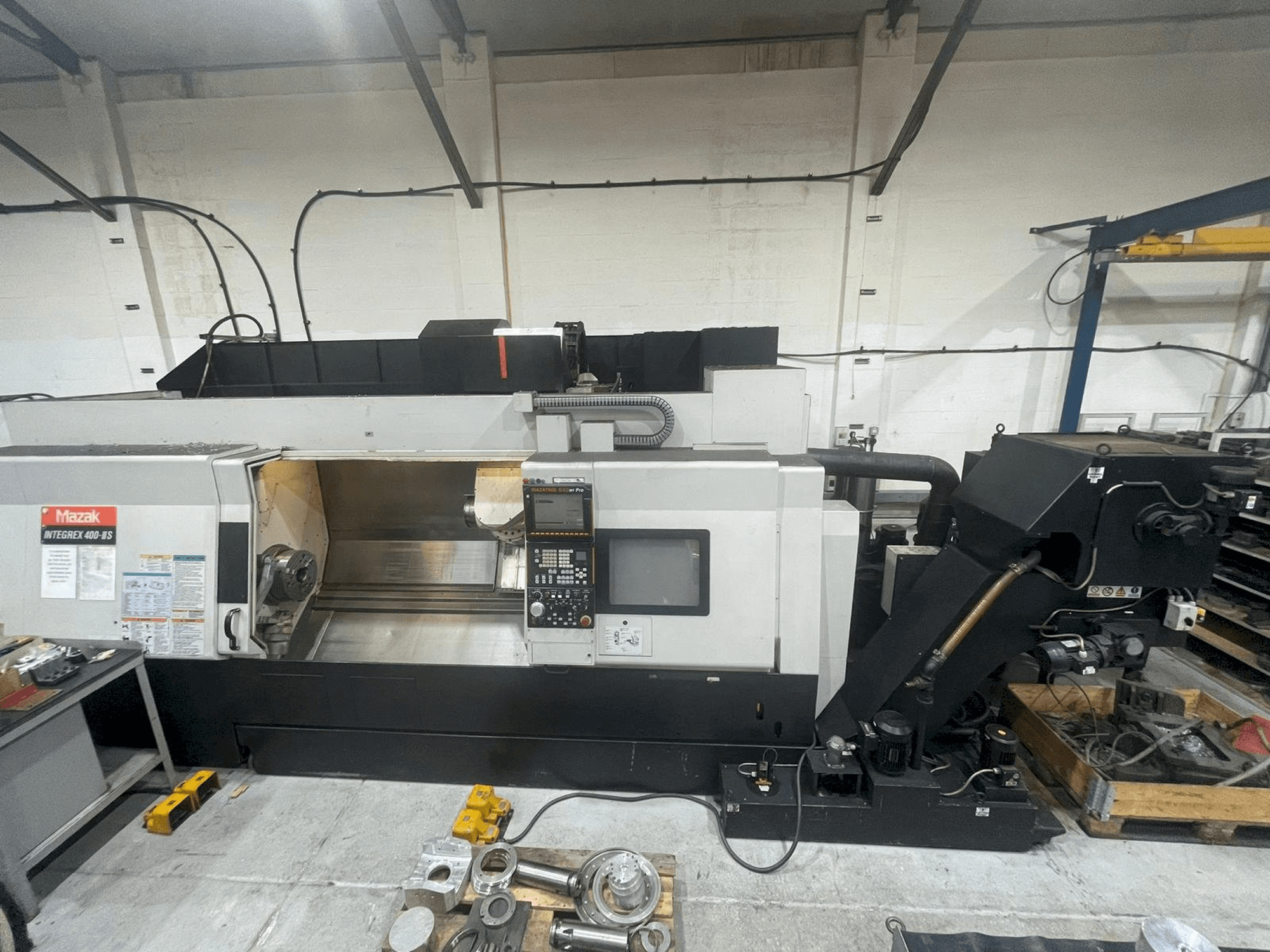 Čelní pohled na Mazak Integrex 400 III-S stroj