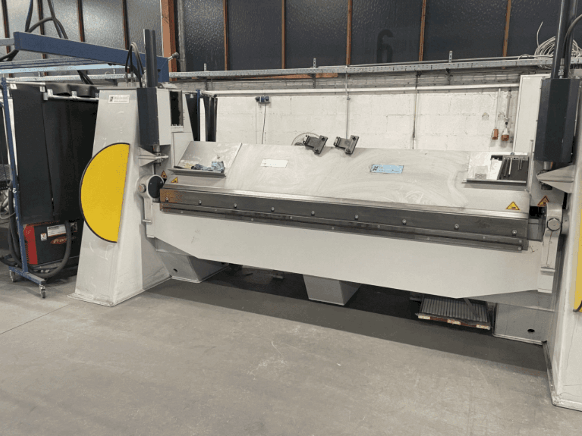 Čelní pohled na DR. HOCHSTRATE SBM 3000/6 (2018) stroj