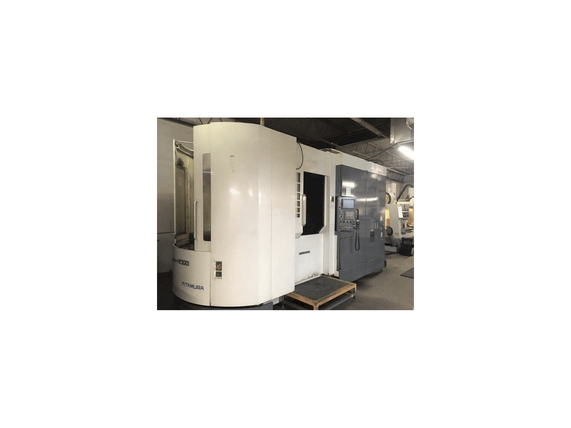 Čelní pohled na Kitamura Mycenter HX500i stroj