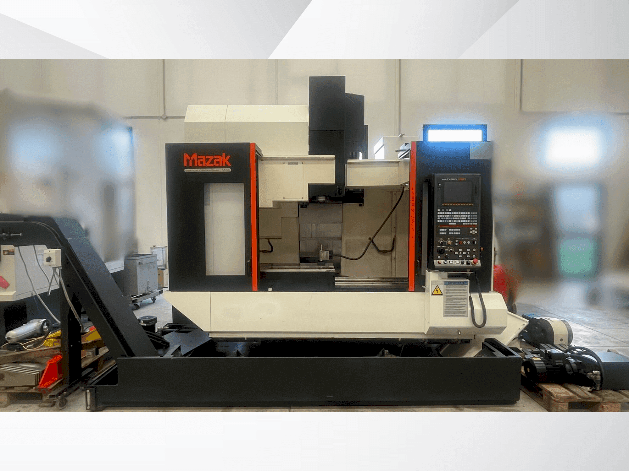 Čelní pohled na Mazak VERTICAL CENTER SMART 530C stroj