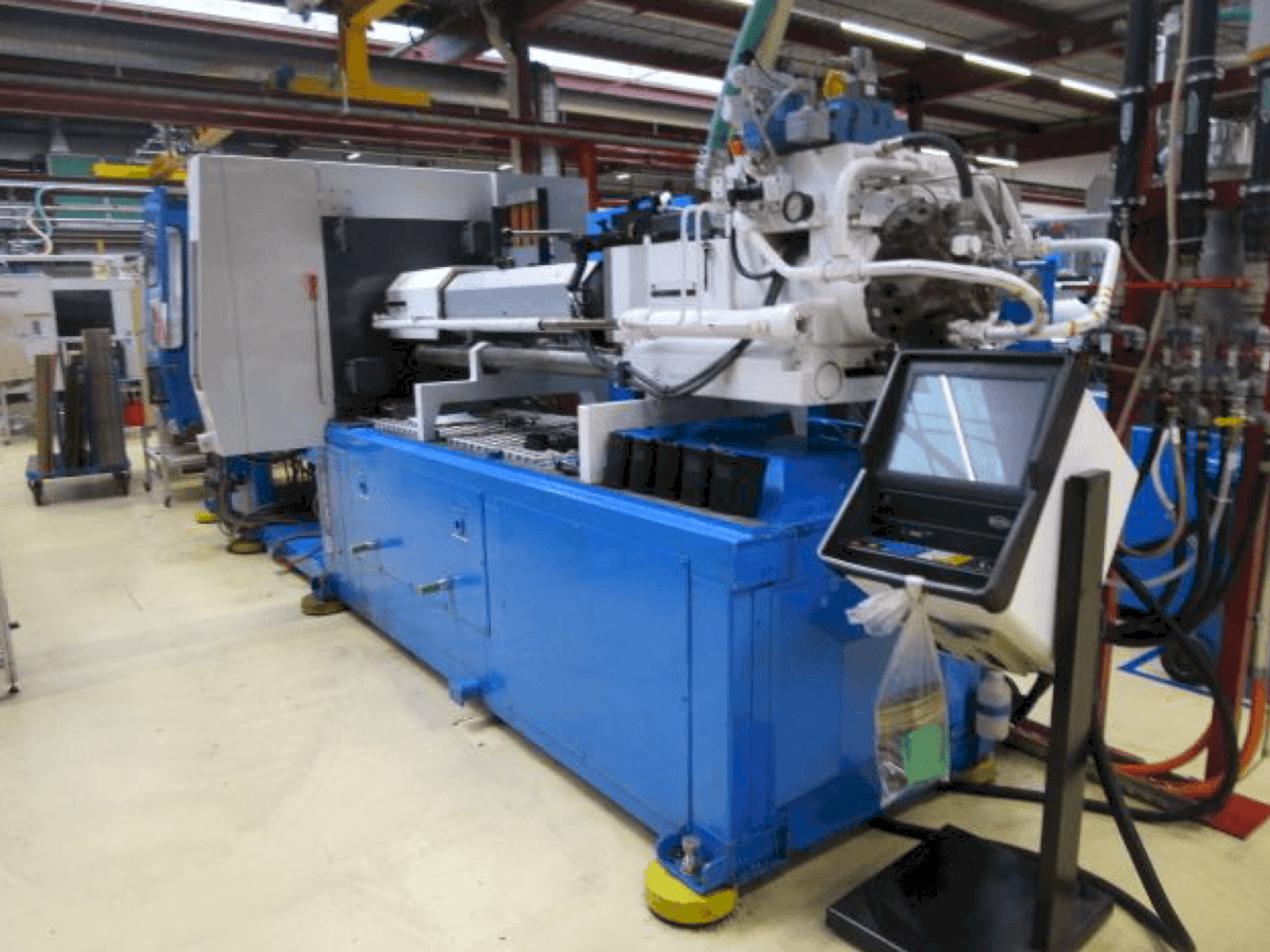 Čelní pohled na ENGEL E-Motion 940/280 stroj
