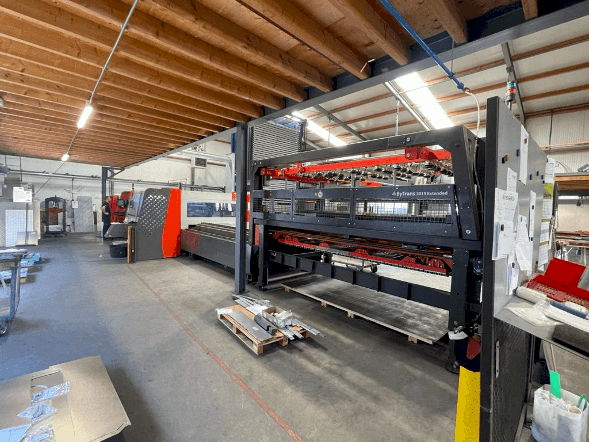 Čelní pohled na Bystronic ByTrans 3015 Extended stroj